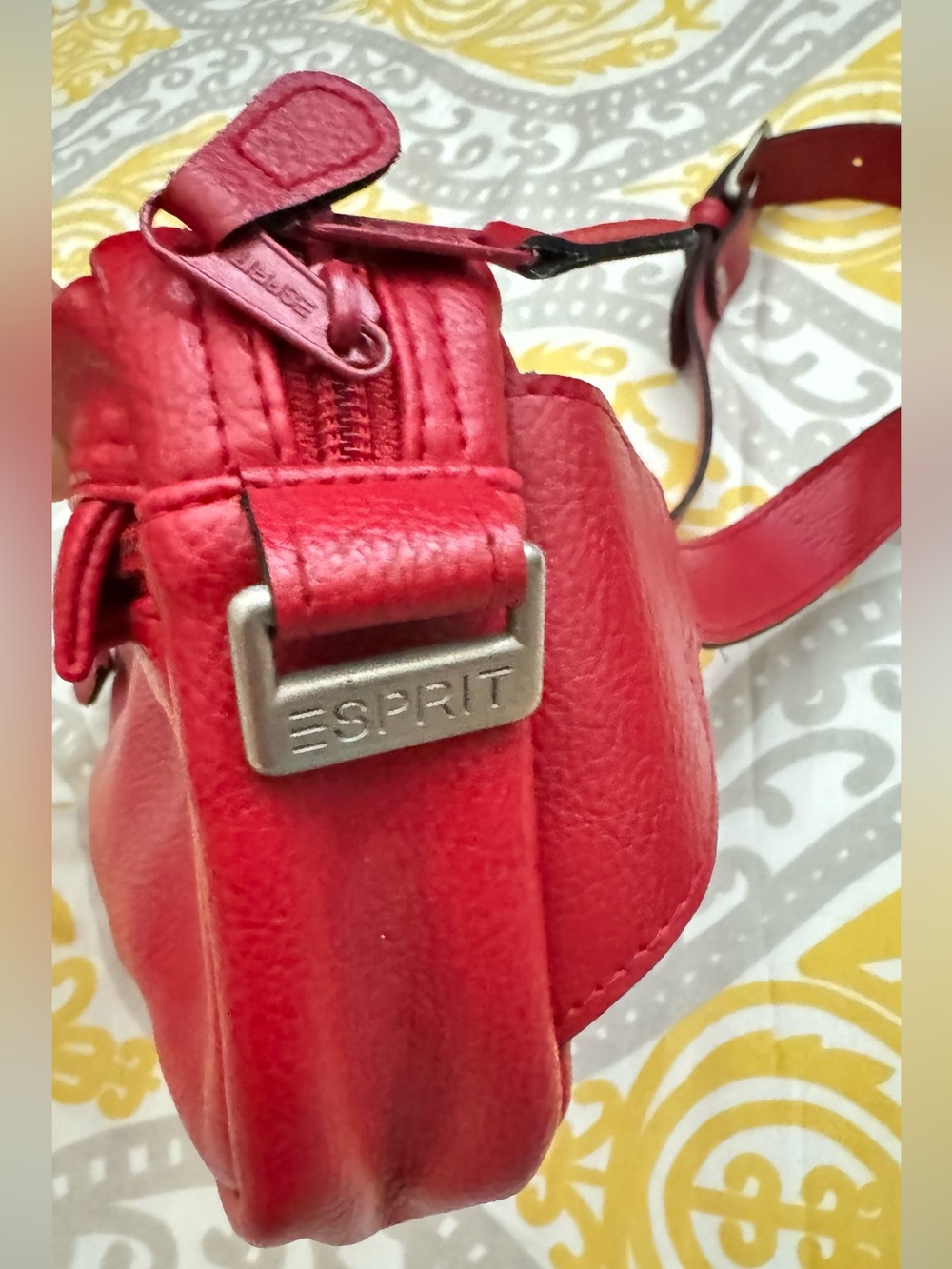 Vintage Esprit Belt Bag / Fanny
Pack in Red with Zippered Pocket - Picture 4 of 5